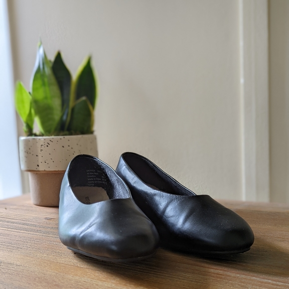 Black Almond Toe Pumps - Picture 2 of 7